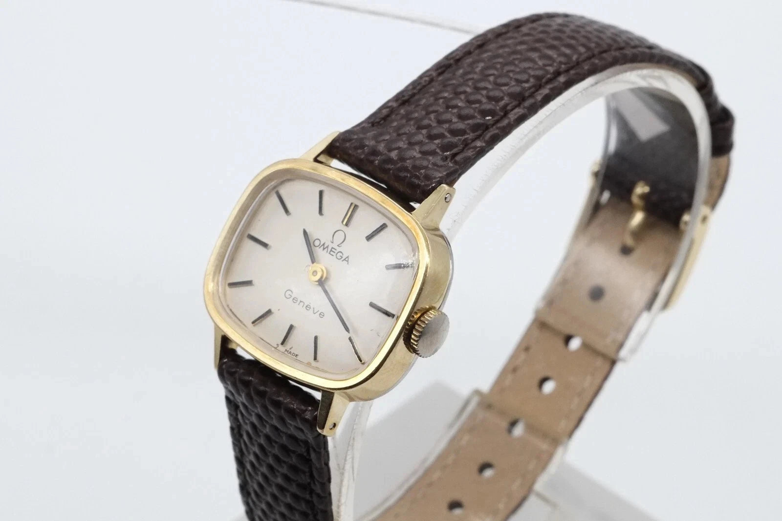 Ladies Omega Geneve 511.0413 Hand Wind Watch *