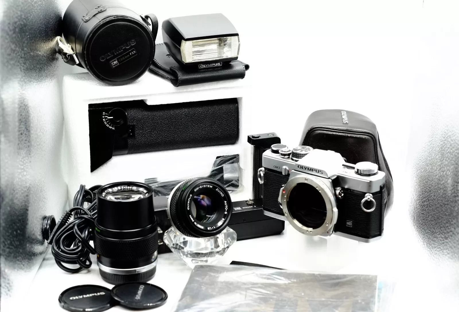 Olympus OM-2 + OLYMPUS ZUIKO 50mm 135mm + Accessories * NEW LIGHT SEALS
