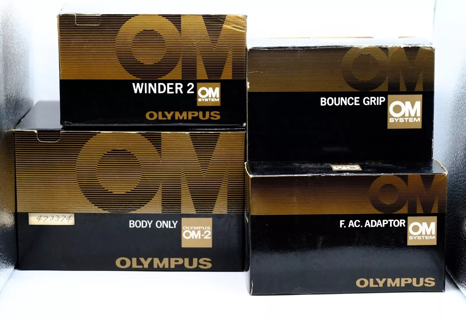 Olympus OM-2 + OLYMPUS ZUIKO 50mm 135mm + Accessories * NEW LIGHT SEALS