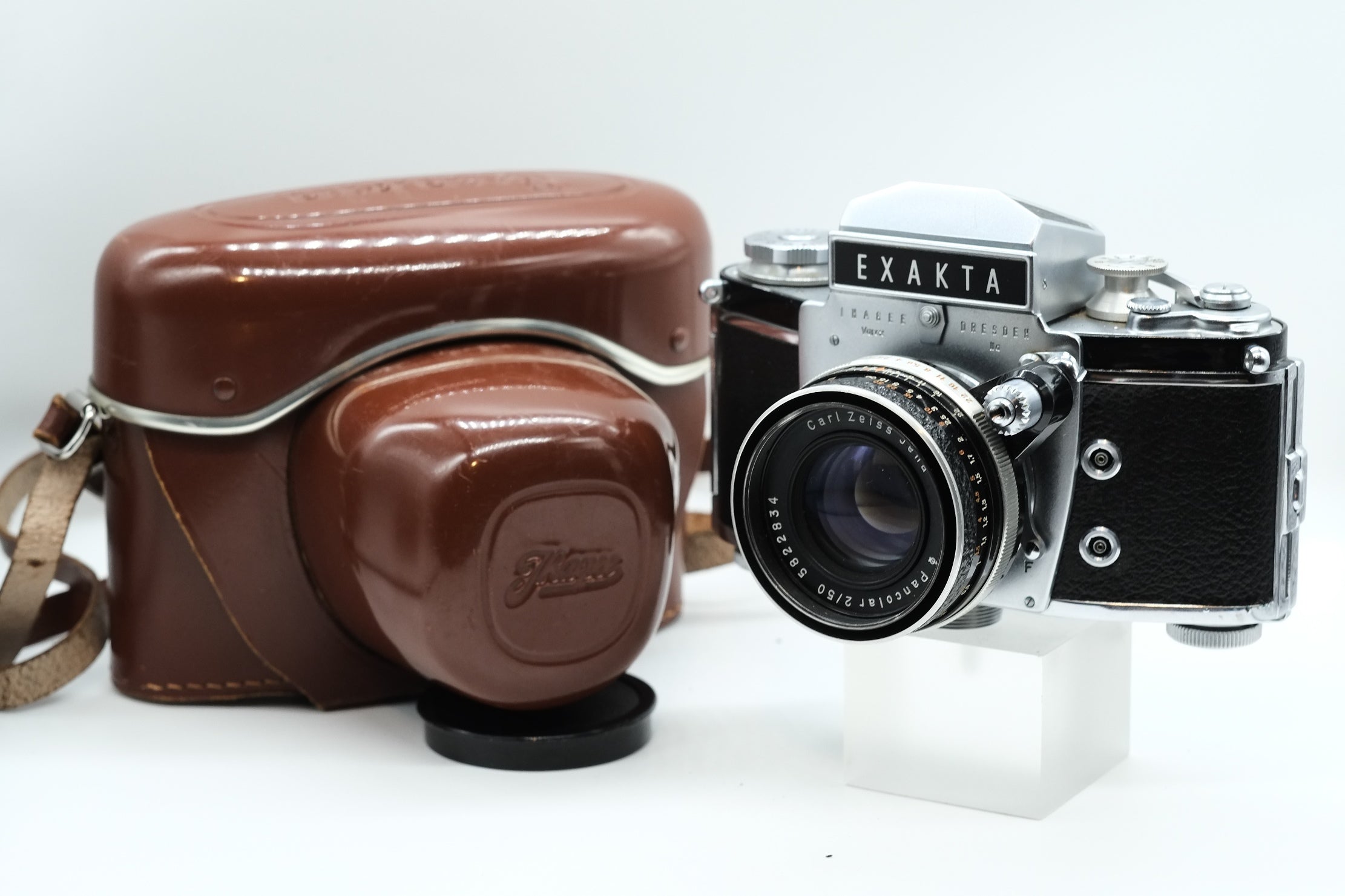 Ihagee Exakta Varex IIa 35mm SLR Film Camera with Zeiss Pancolar 50mm F/2 Lens