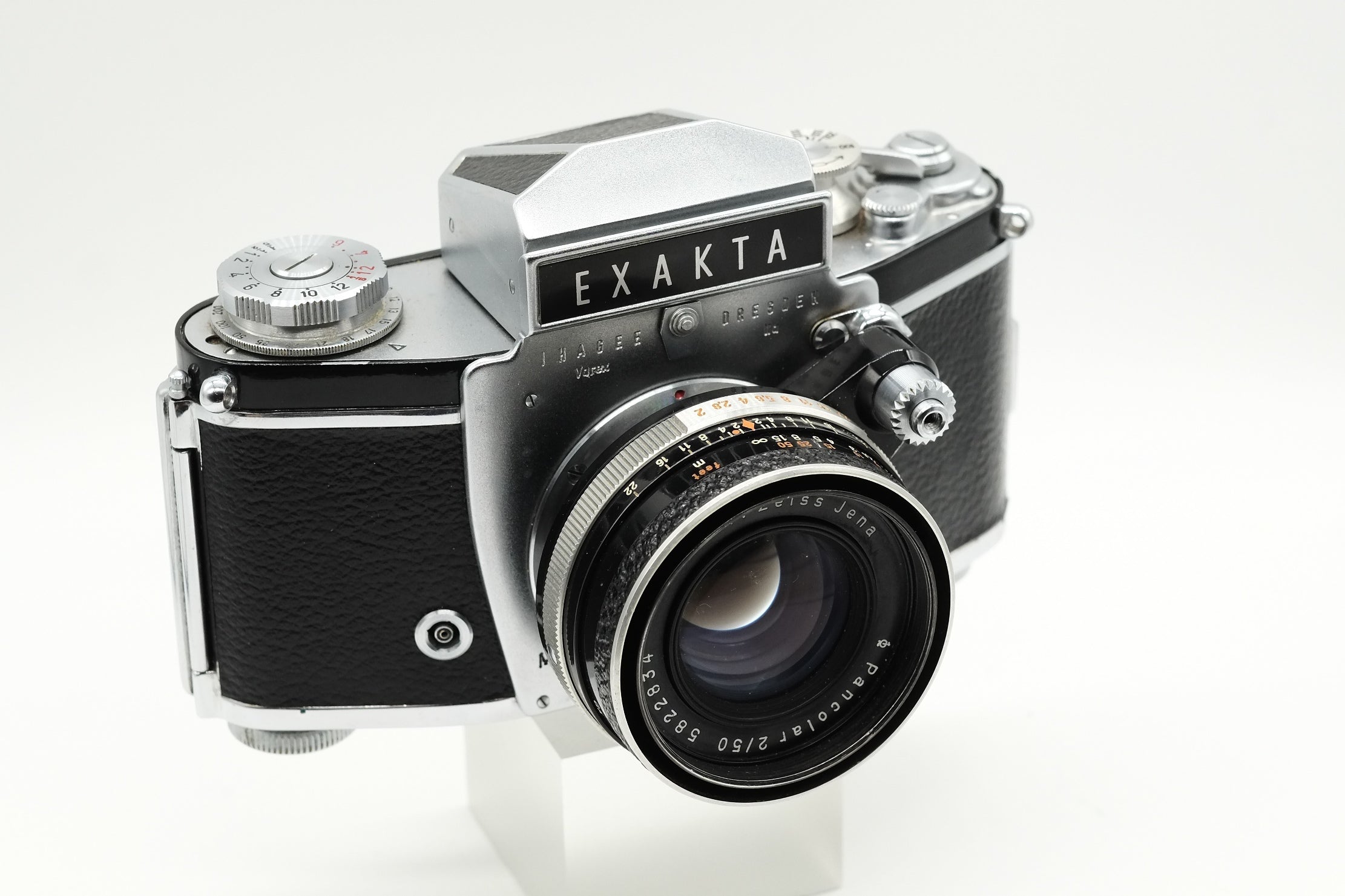 Ihagee Exakta Varex IIa 35mm SLR Film Camera with Zeiss Pancolar 50mm F/2 Lens