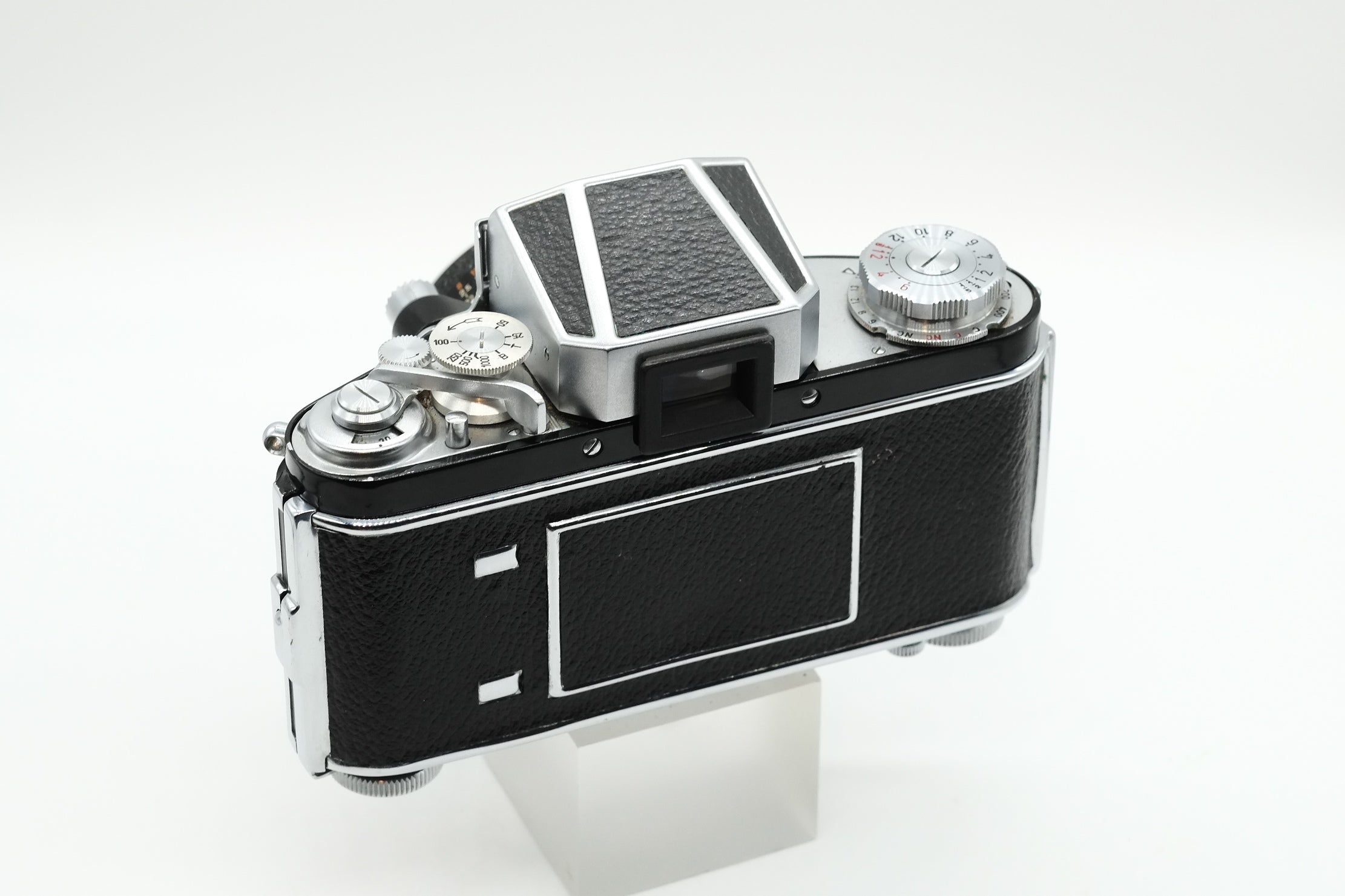 Ihagee Exakta Varex IIa 35mm SLR Film Camera with Zeiss Pancolar 50mm F/2 Lens