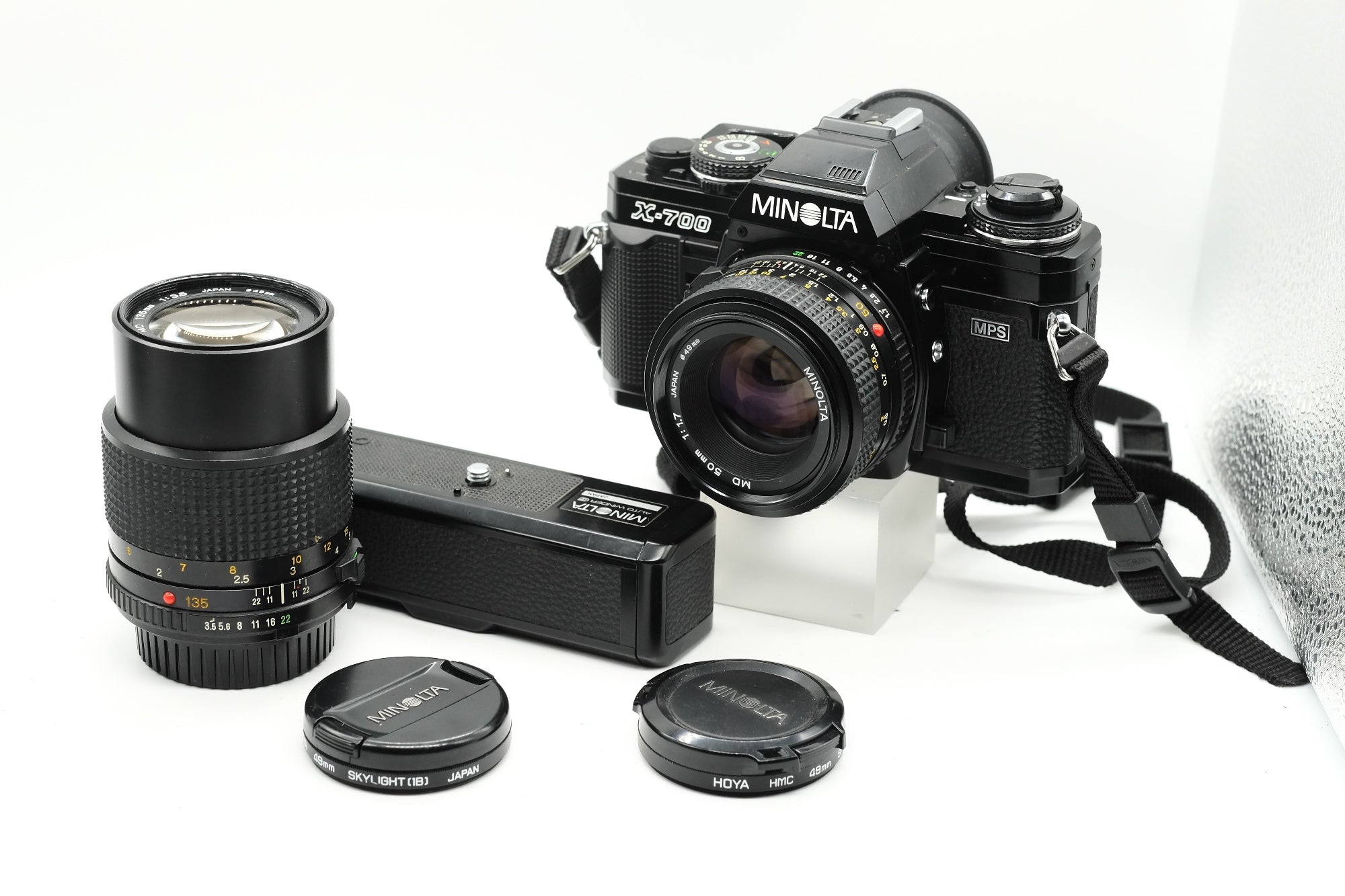 *** NEAR MINT *** MINOLTA X-700 + MINOLTA MD 50mm F/1.7 + MD 135 F/3.5 + WINDER G