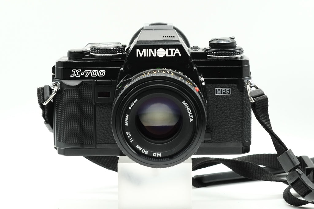 *** NEAR MINT *** MINOLTA X-700 + MINOLTA MD 50mm F/1.7 + MD 135 F/3.5 + WINDER G