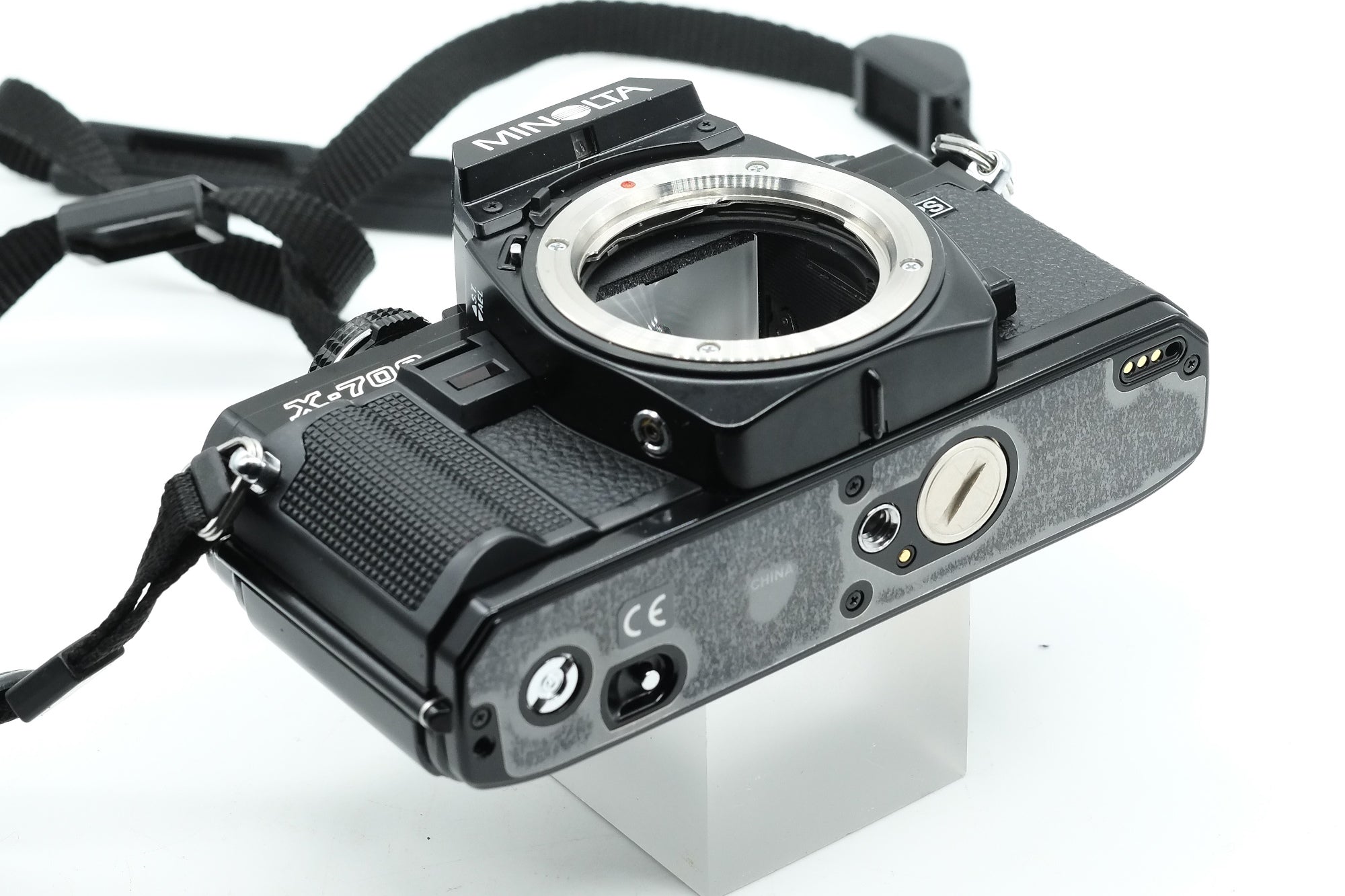 *** NEAR MINT *** MINOLTA X-700 + MINOLTA MD 50mm F/1.7 + MD 135 F/3.5 + WINDER G