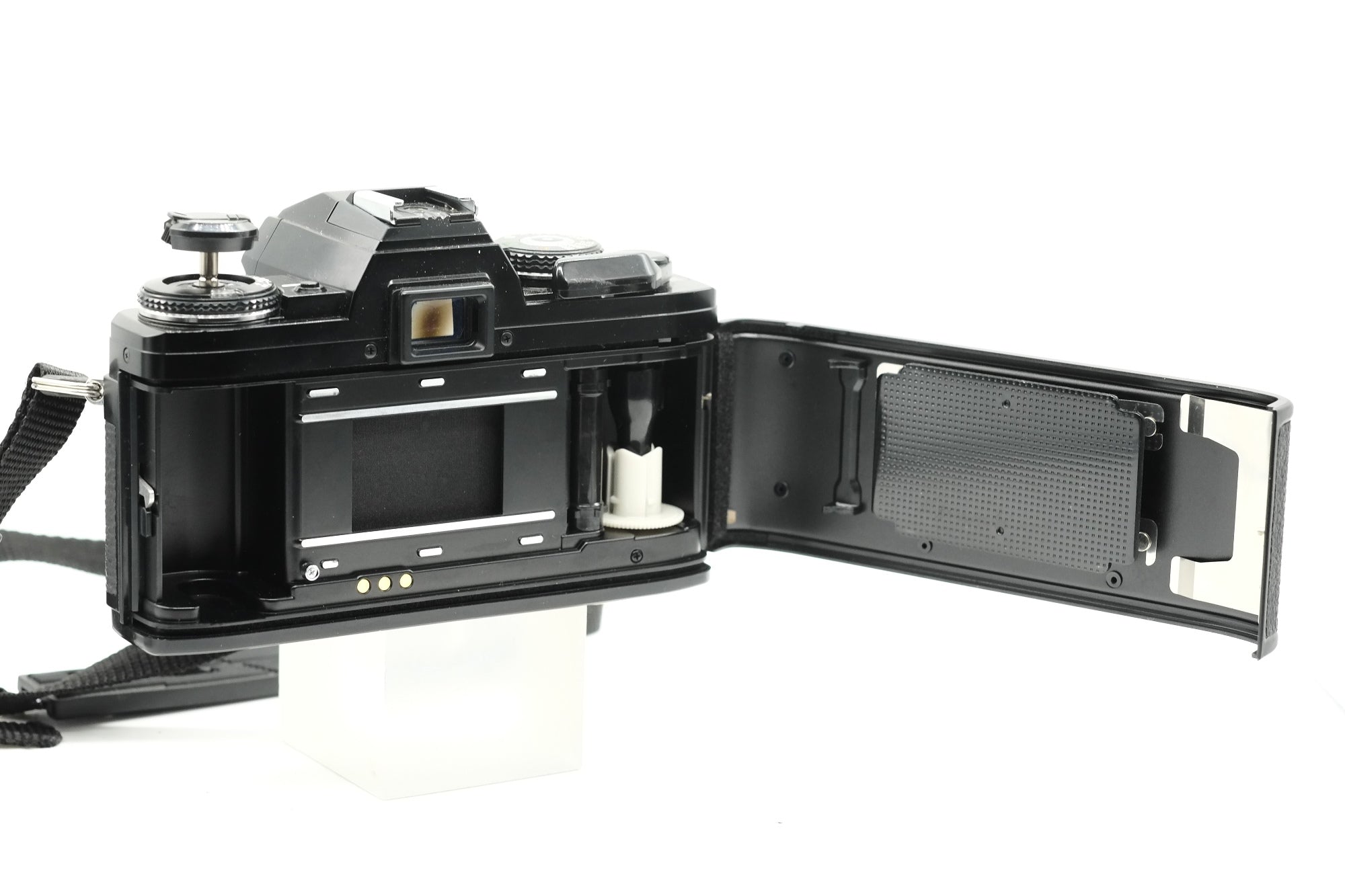 *** NEAR MINT *** MINOLTA X-700 + MINOLTA MD 50mm F/1.7 + MD 135 F/3.5 + WINDER G