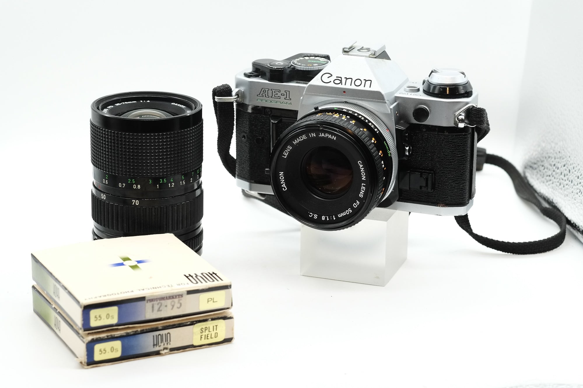 Canon AE-1 PROGRAM + FD Canon 50mm 1.8 S.C. + CANON 35-70mm F/4