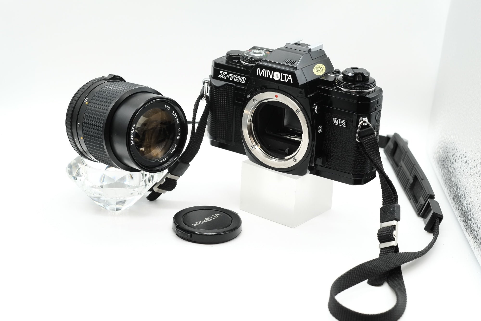 *** NEAR MINT *** MINOLTA X-700 + MINOLTA MD 135 F/3.5
