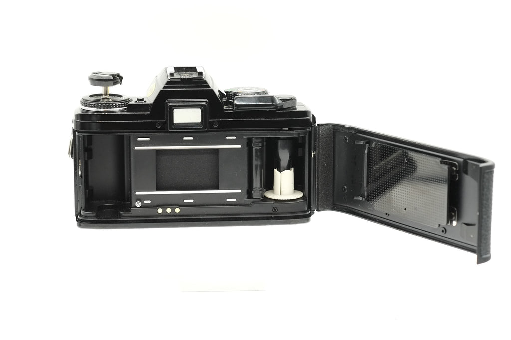 *** EXCELLENT *** MINOLTA X-700 + MINOLTA MD 50mm F/2 * NEW LIGHT SEALS