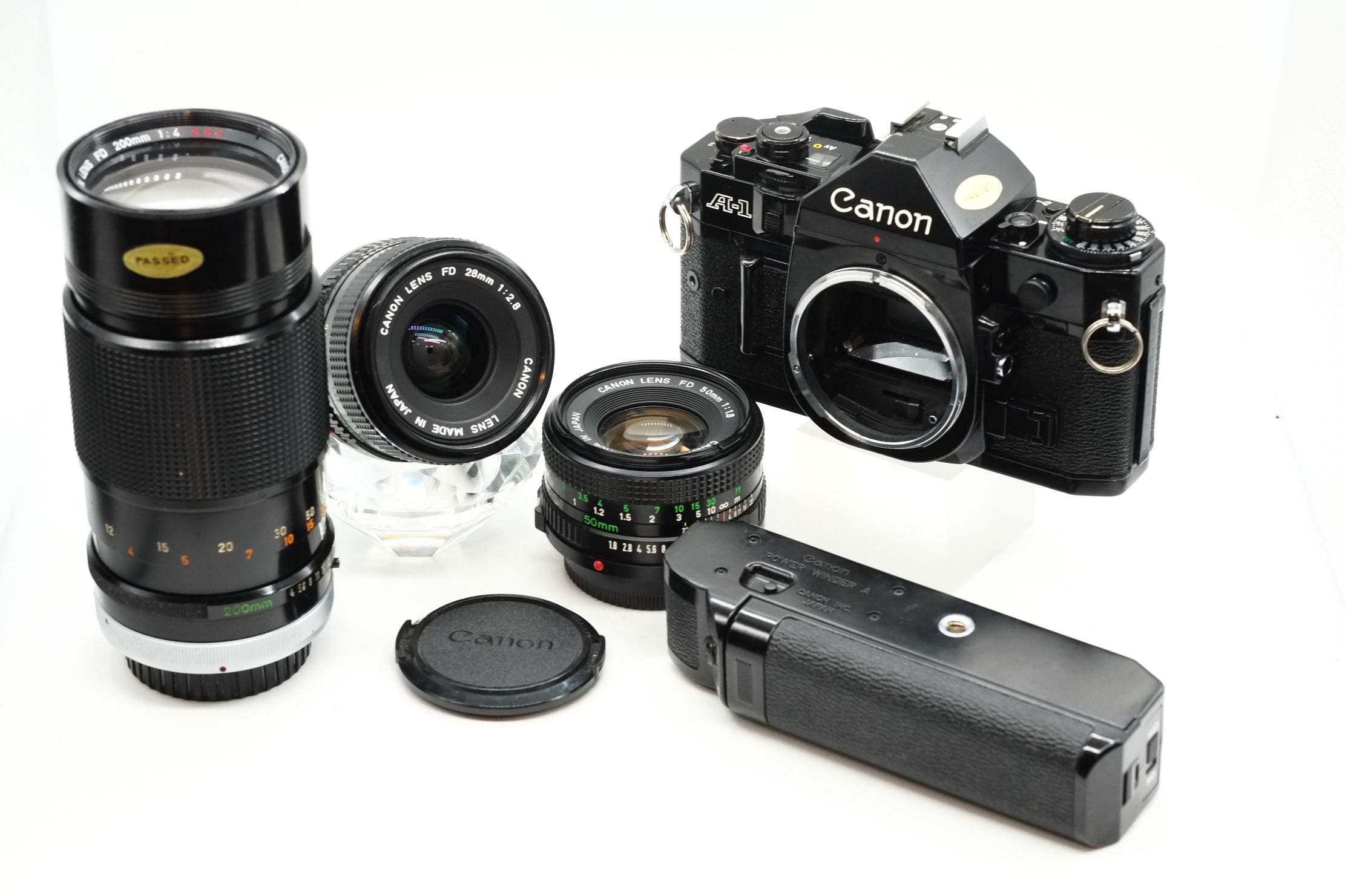 * EXCELLENT * Canon A-1 + Canon FD 50mm + Canon 28mm + 200mm NEW LIGHT SEALS