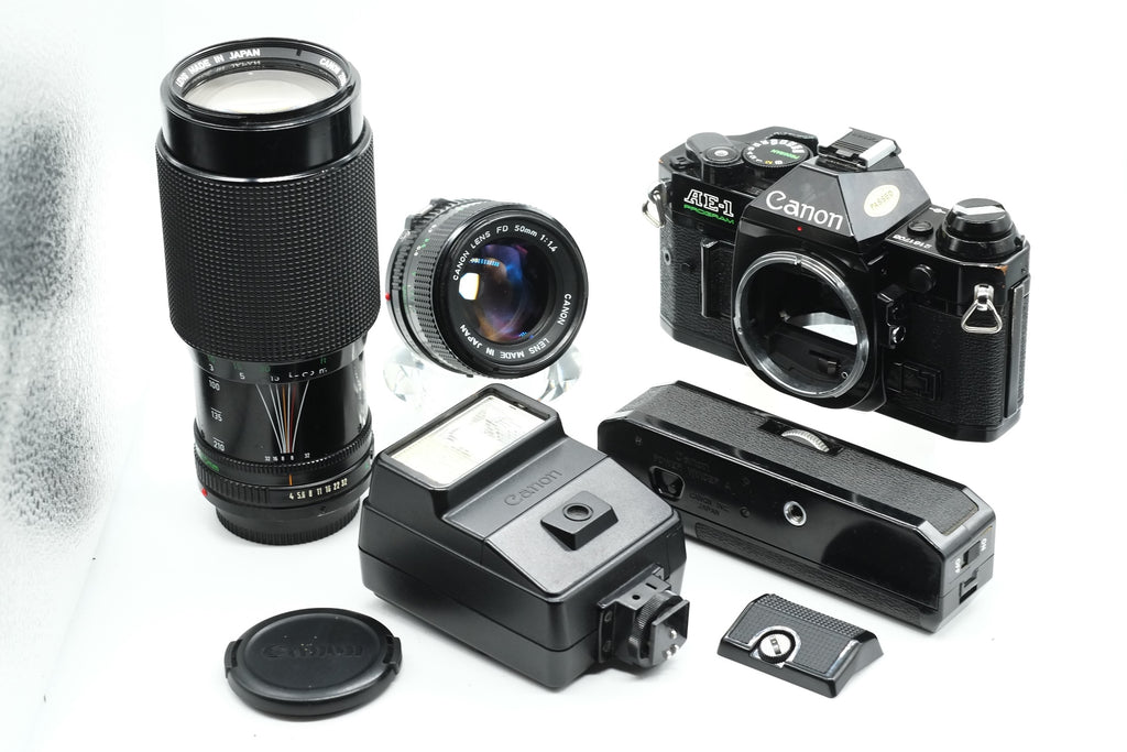 * Excellent * Canon AE-1 PROGRAM + FD Canon 50mm F/1.4  & 70-210 F/4 * New Light Seals