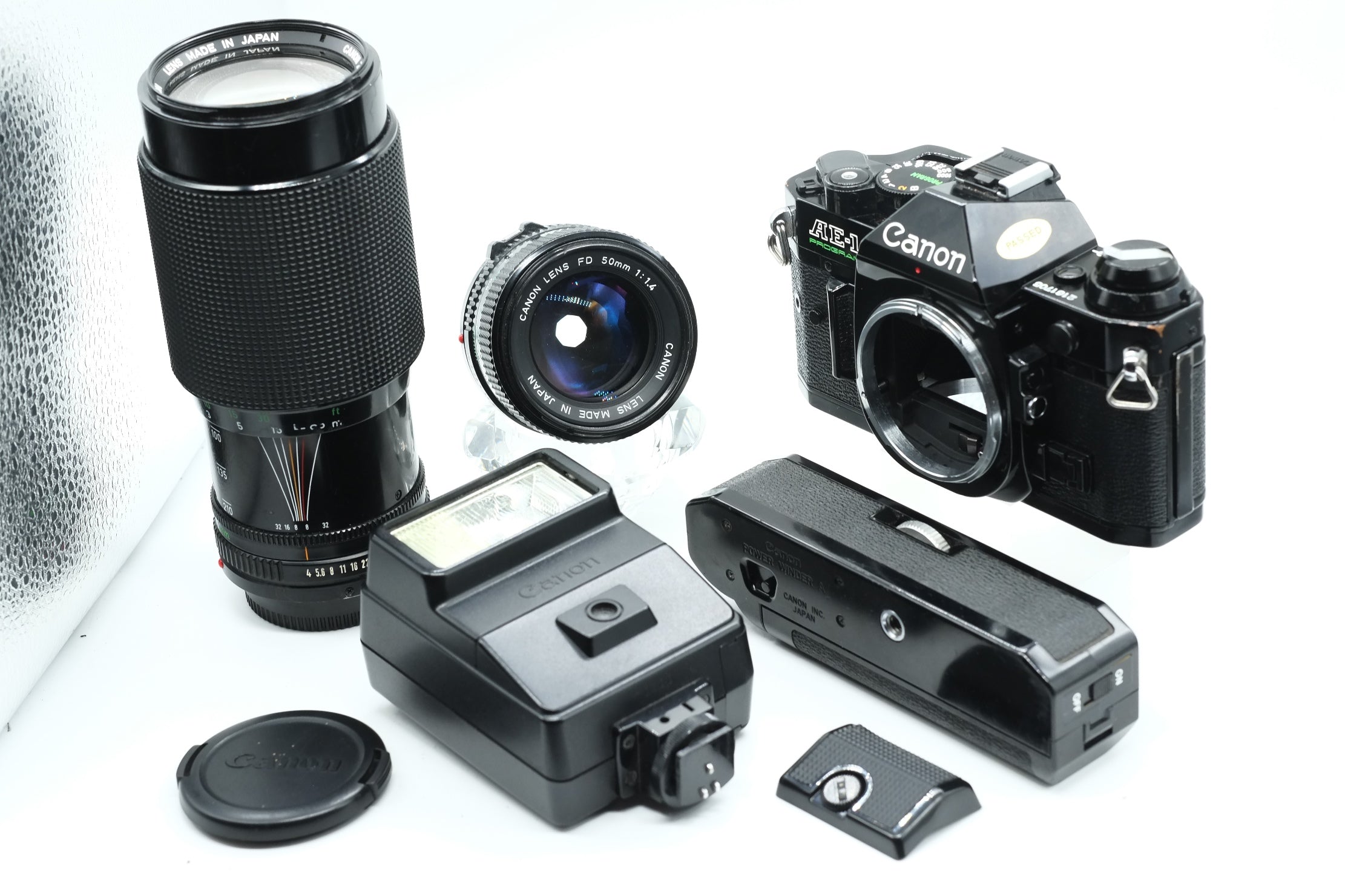 * Excellent * Canon AE-1 PROGRAM + FD Canon 50mm F/1.4  & 70-210 F/4 * New Light Seals
