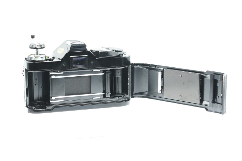 * Excellent * Canon AE-1 PROGRAM + FD Canon 50mm F/1.4  & 70-210 F/4 * New Light Seals