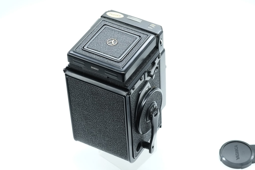 ** Mint ** Yashica Mat 124G * New Light Seals - Meter Works