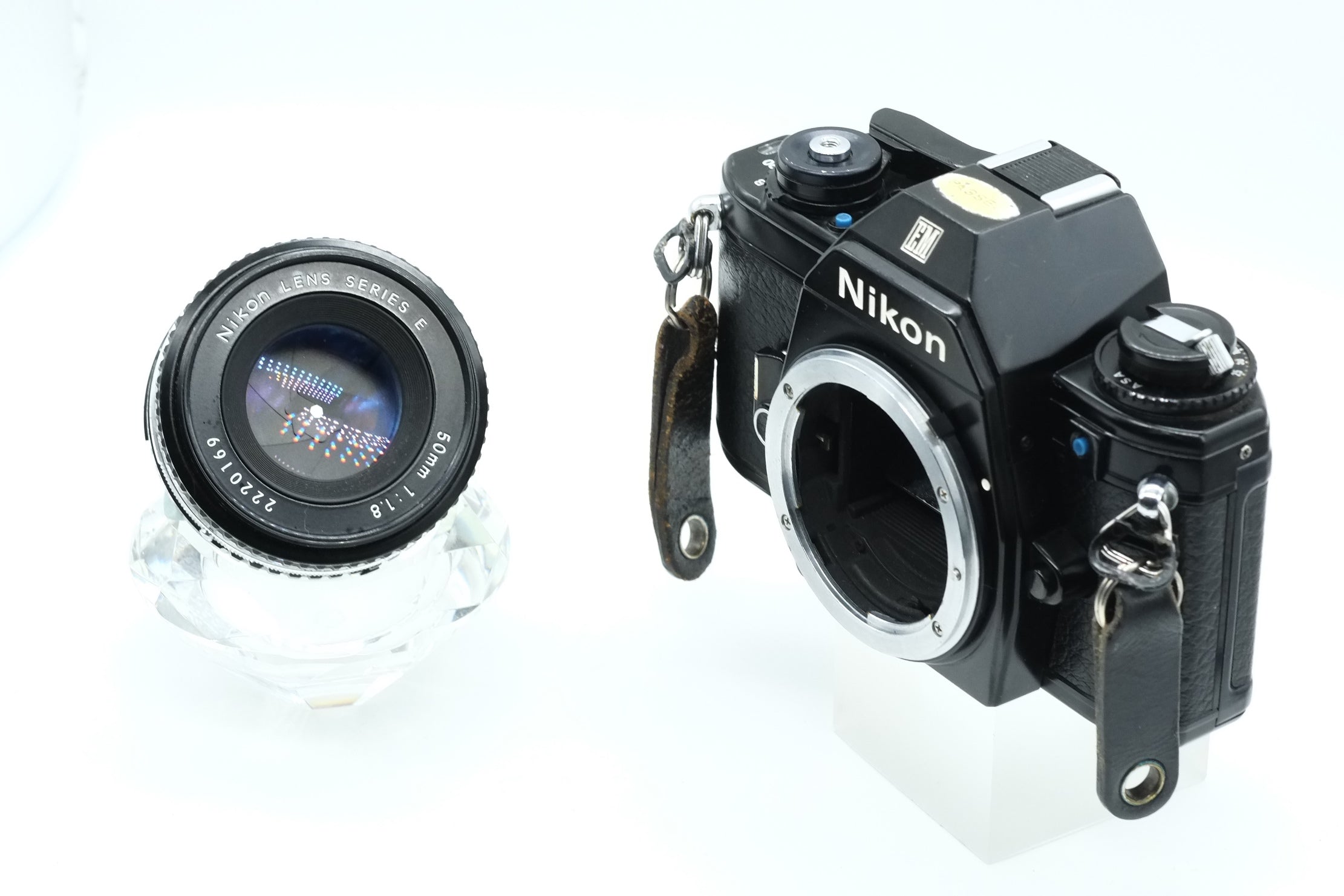 NIKON EM + NIKON SERIES E 50mm 1.8