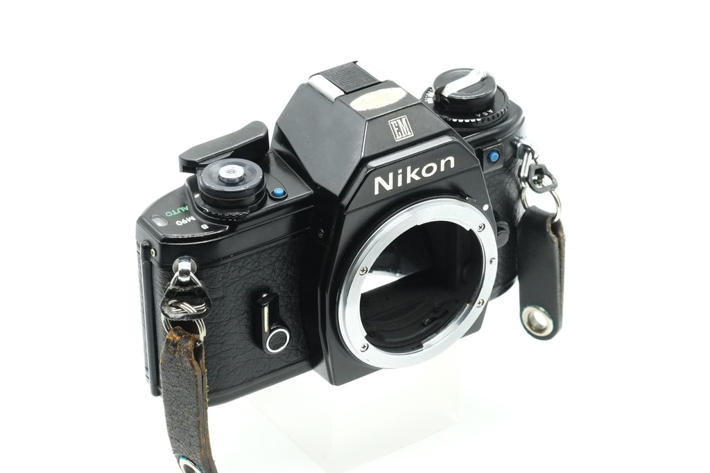 NIKON EM + NIKON SERIES E 50mm 1.8