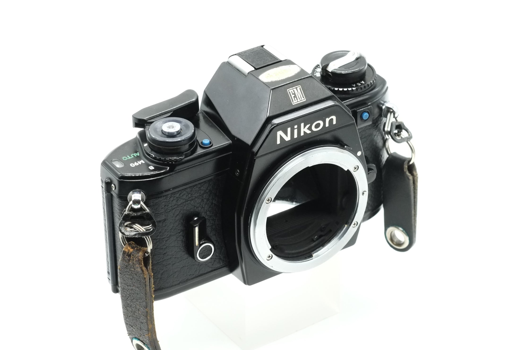 NIKON EM + NIKON SERIES E 50mm 1.8