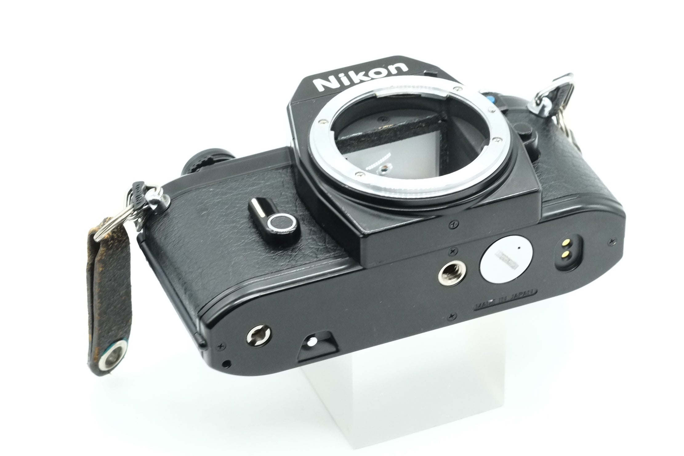 NIKON EM + NIKON SERIES E 50mm 1.8