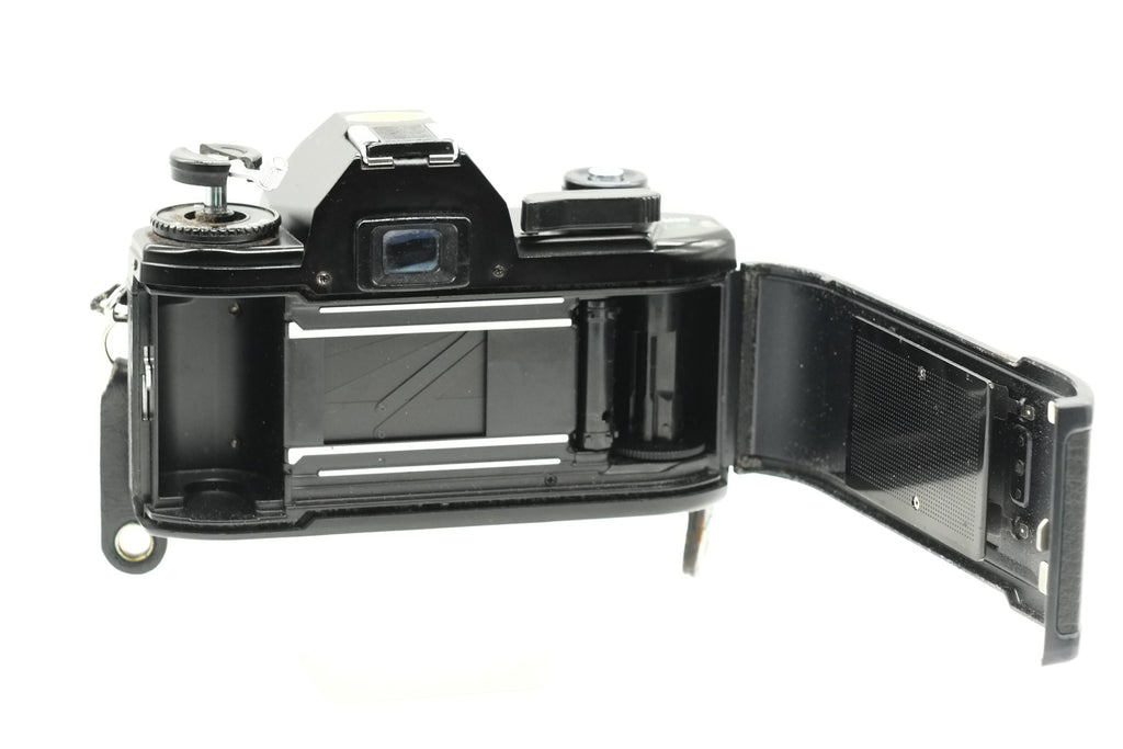 NIKON EM + NIKON SERIES E 50mm 1.8
