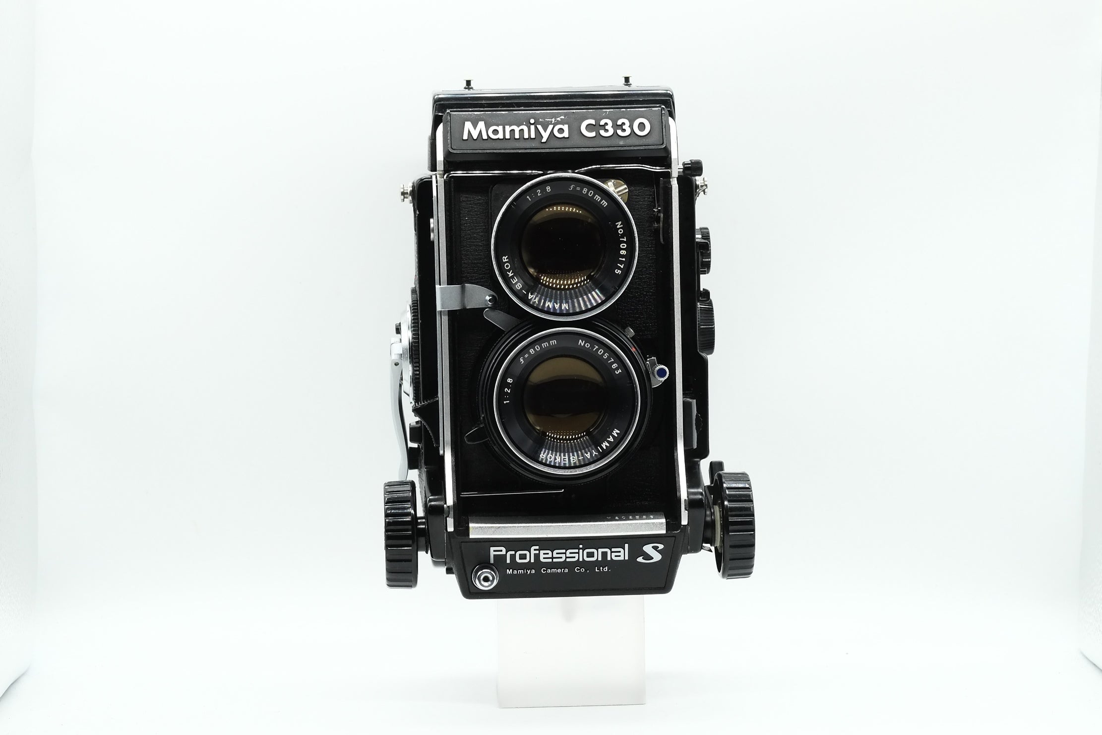 Mamiya C330 Pro S & Mamiya Sekor 80mm F/2.8 * New Light Seals