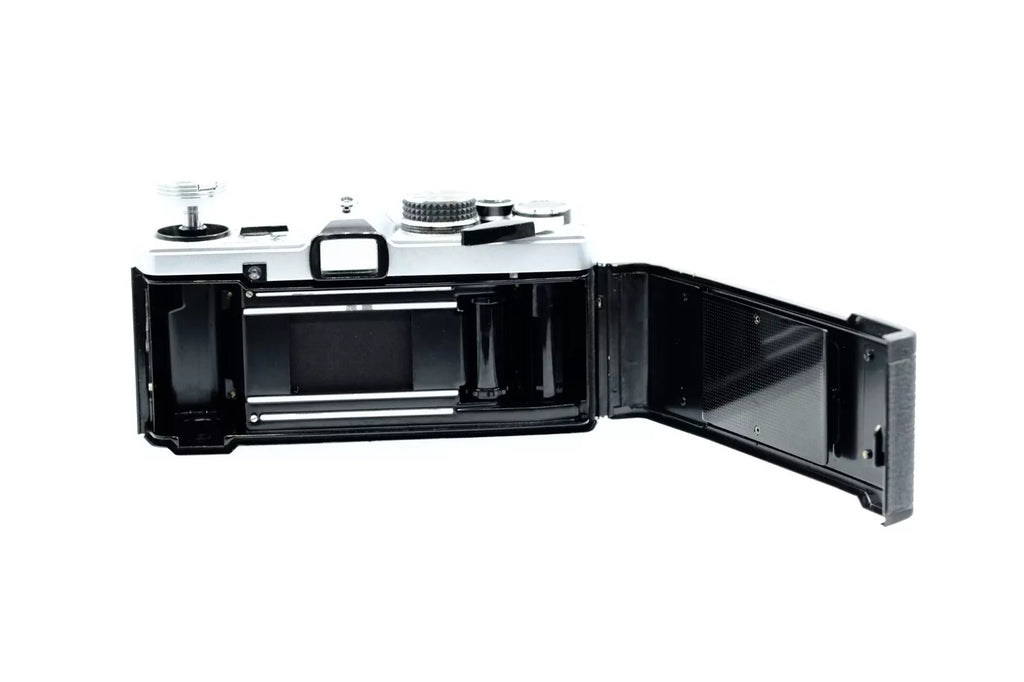 Olympus OM-2 + OLYMPUS ZUIKO 50mm 135mm + Accessories * NEW LIGHT SEALS